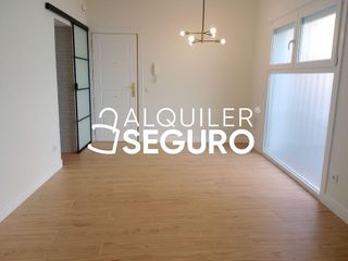 Piso en alquiler en Pueblo Nuevo en Madrid