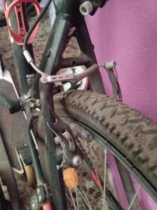 Bicicleta Rockrider ST 100 se ha usado pocas veces