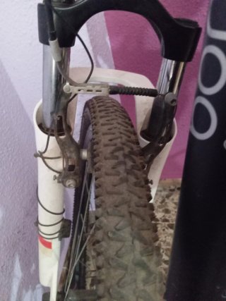 Bicicleta Rockrider ST 100 se ha usado pocas veces