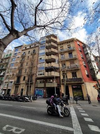 Local comercial en alquiler en La Nova Esquerra de l'Eixample en Barcelona