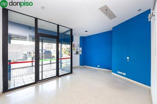 Local comercial en venta en Cervantes en Granada