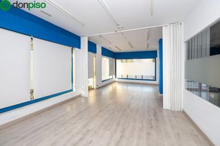 Local comercial en venta en Cervantes en Granada
