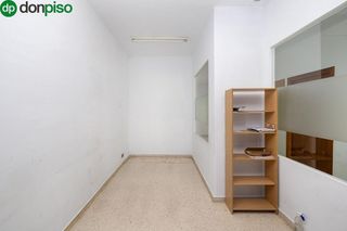 Local comercial en venta en Cervantes en Granada