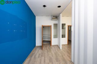 Local comercial en venta en Cervantes en Granada