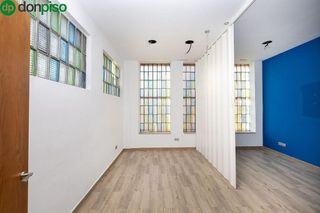 Local comercial en venta en Cervantes en Granada