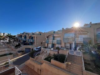 Casa adosada en alquiler en Torrelamata - La Mata en Torrevieja