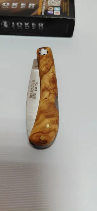 Navaja Joker Breton madera olivo
