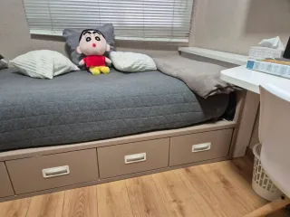 Cama compacta con 4 cajones y colchón