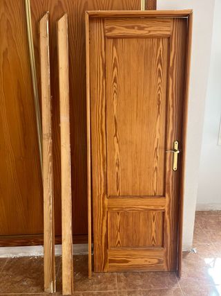 Puerta de madera interior