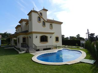 Chalet en alquiler en Elviria en Marbella