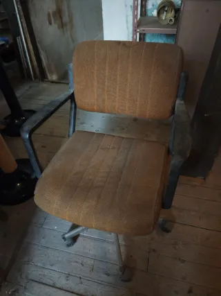 Silla de oficina antigua