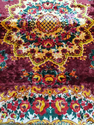 Colcha antigua de terciopelo multicolor