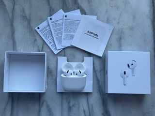 Apple AirPods 4 ANC Cancellazione Rumore