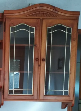 Mueble de comedor rustico madera y cristal,