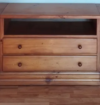 Mueble de comedor rustico madera y cristal,