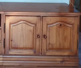 Mueble de comedor rustico madera y cristal,