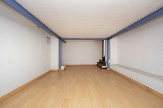 Local comercial en venta en Cervantes en Granada