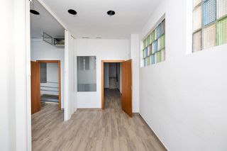 Local comercial en venta en Cervantes en Granada