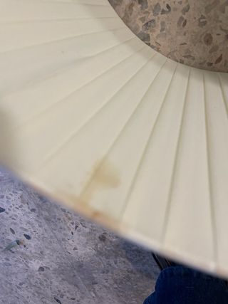 Pantalla de lámpara de techo beige de tela plisada