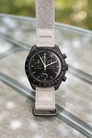 Reloj Swatch MoonSwatch Gris.