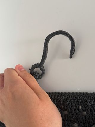 Colgador de tela negro para puerta