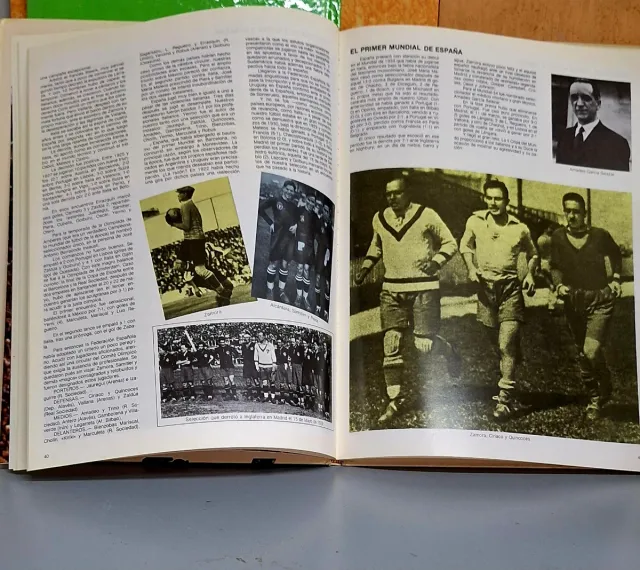 Dos libros conmemorativos del Mundial futbol 82