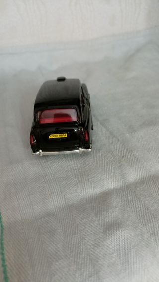 Modellino Auto Taxi Nero