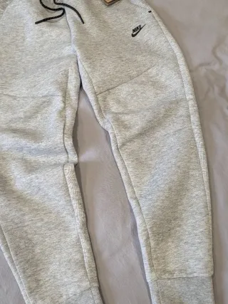 nike tech pantalón gris talla m con etiqueta
