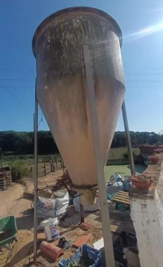 GRATIS. Silo depósito pienso animales fibra vidrio