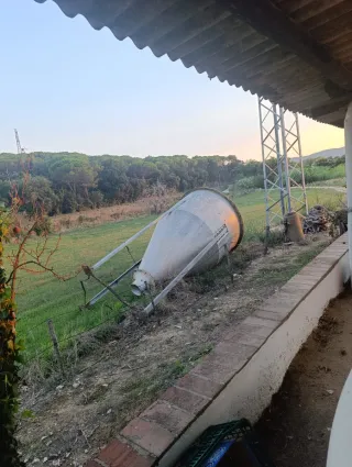GRATIS. Silo depósito pienso animales fibra vidrio