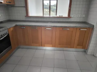 Cocina modular madera y mármol