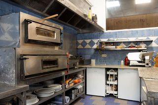 Local comercial en venta en San Pedro de Alcántara pueblo en Marbella