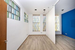 Local comercial en venta en Cervantes en Granada