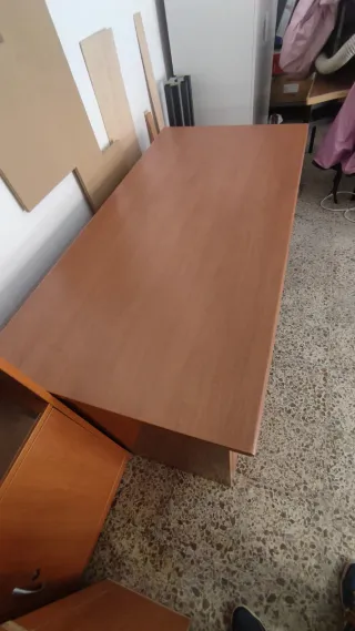 Escritorio grande madera con cajonera