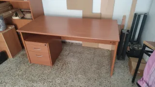 Escritorio grande madera con cajonera