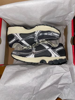 Zapatillas Nike Zoom Vomero 5 Talla 42