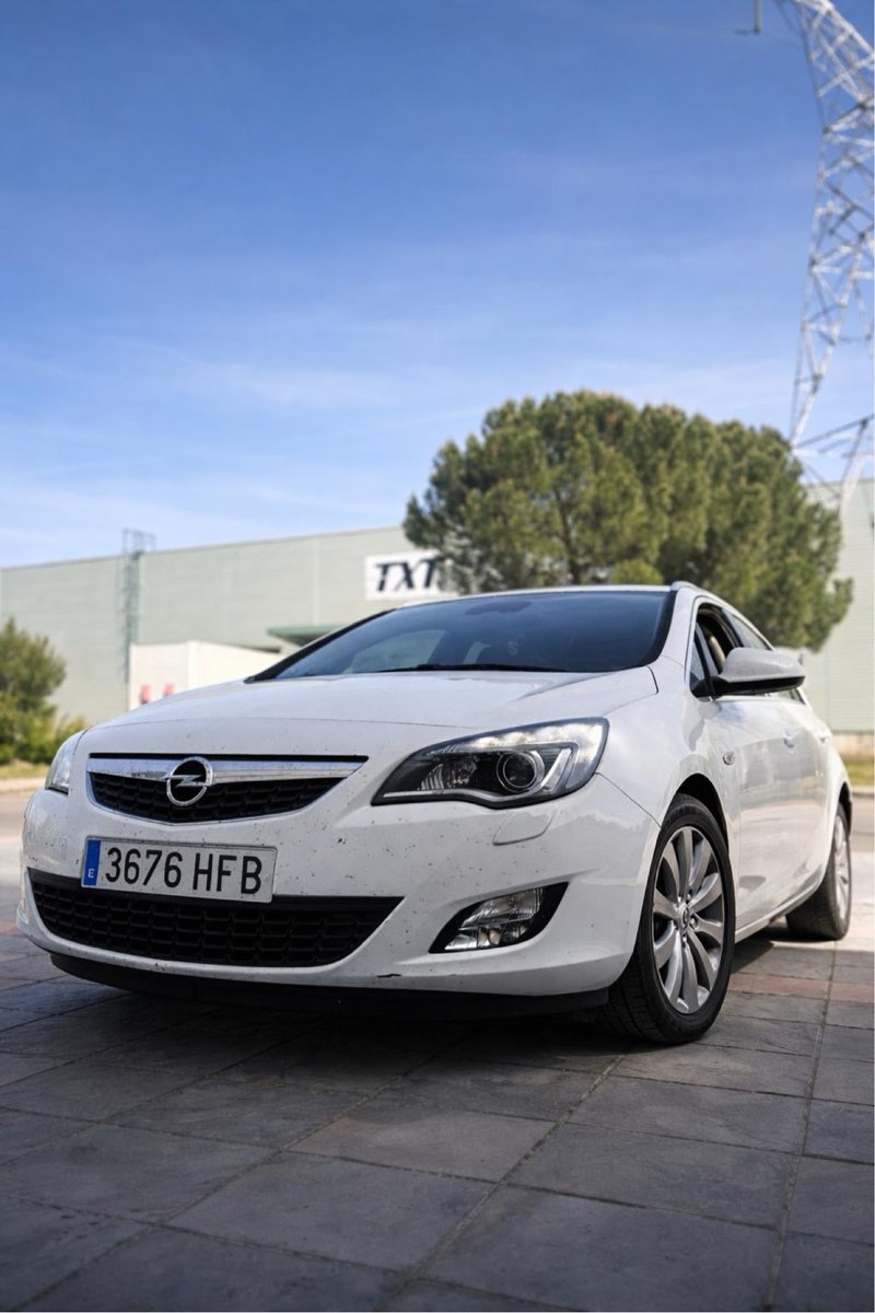 Opel Astra 2011 - foto 1