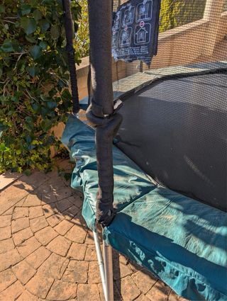 Trampolín grande con red de seguridad