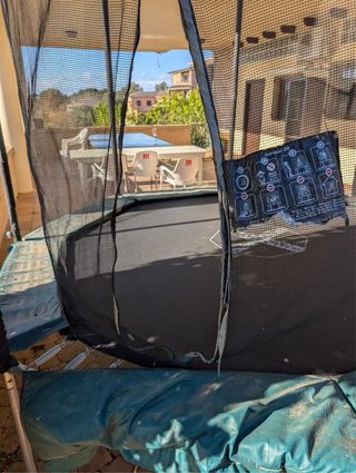 Trampolín grande con red de seguridad
