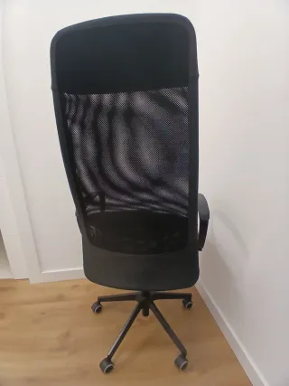 Silla de oficina ergonómica negra