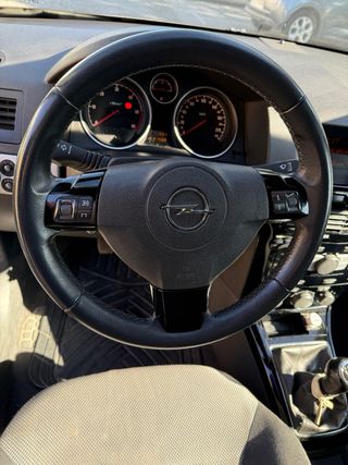 Opel Astra GTC 111 years CDTi