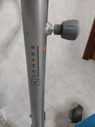 Bicicleta Estática Azul y Blanca
