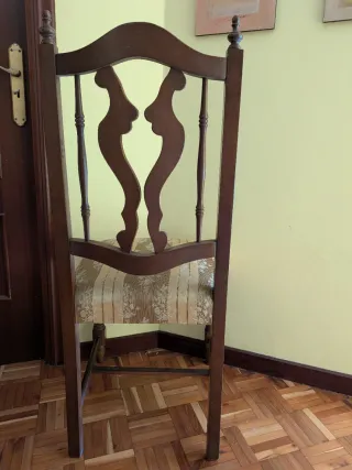 Sillas de comedor de madera y tela