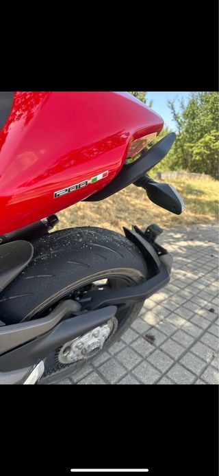 Ducati Monster 1200