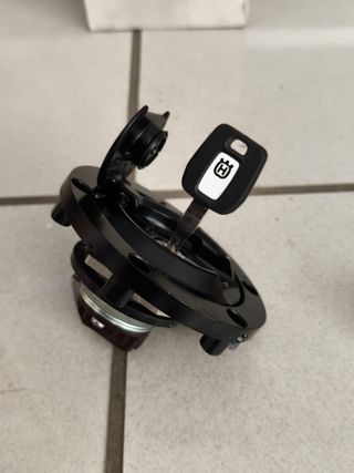 Set Serratura Serbatoio Husqvarna 28111166044
