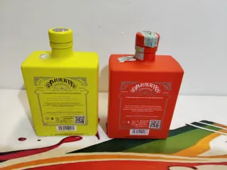 Bottiglie vuote Gin Amuerte Gialla e arancione