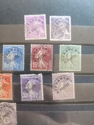 Sellos Francia sobrecargados
