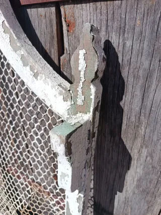 Ventana tapaluz antigua madera y malla