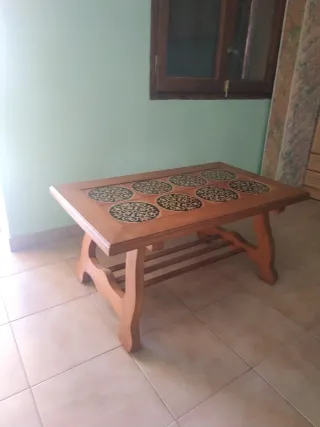 Tavolo rustico in legno massello con ceramica