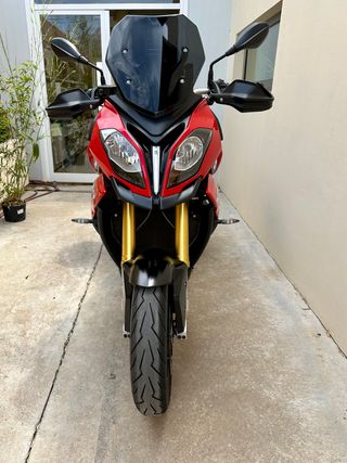 BMW S 1000 XR Roja y Negra
